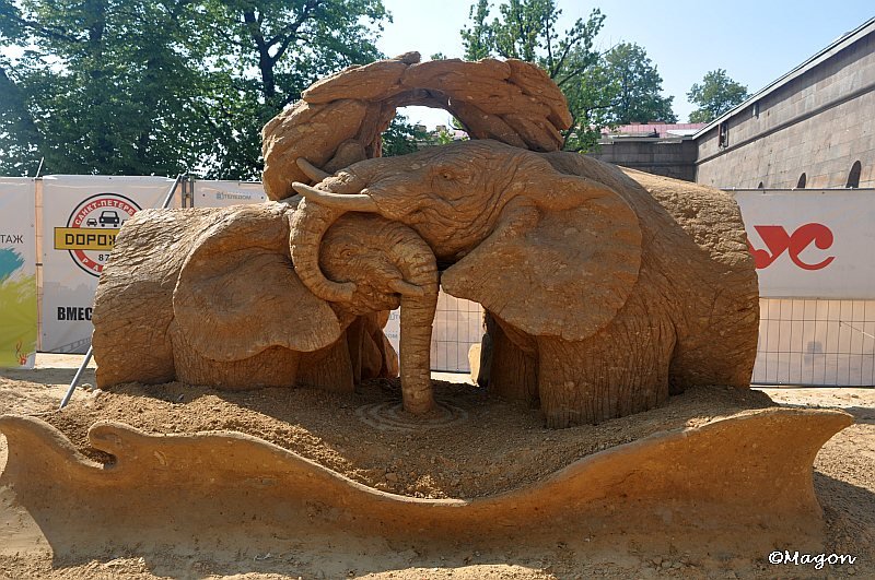 Sand Festival в Москве: скульптура слонов из песка